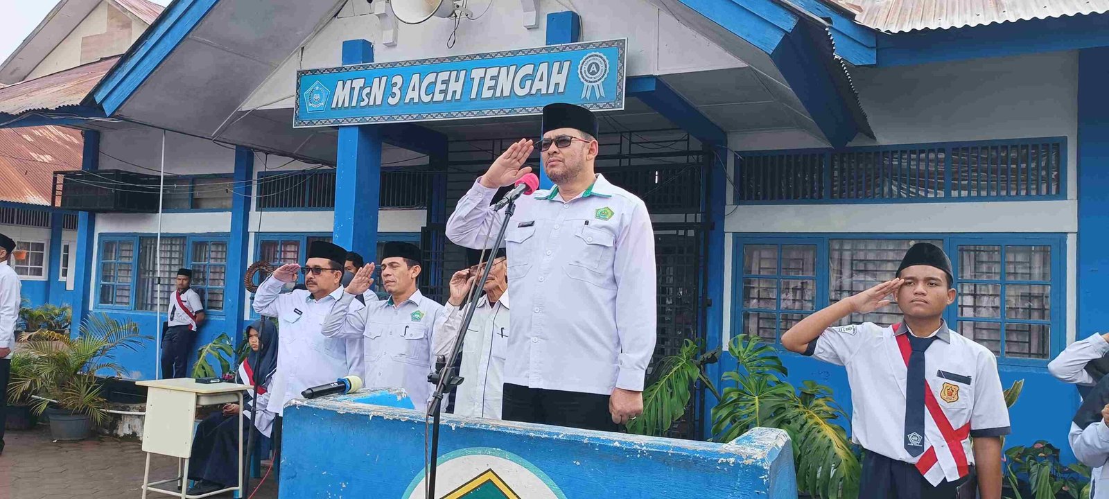 Upacara Bendera Gabungan MTsN 3 dan MIN 12 Aceh Tengah, Kakan Kemenag Tekankan Disiplin dan Tanggung Jawab